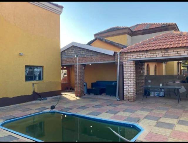 5 BEDROOM HOUSE FOR SALE IN ZAKARIYYA PARK